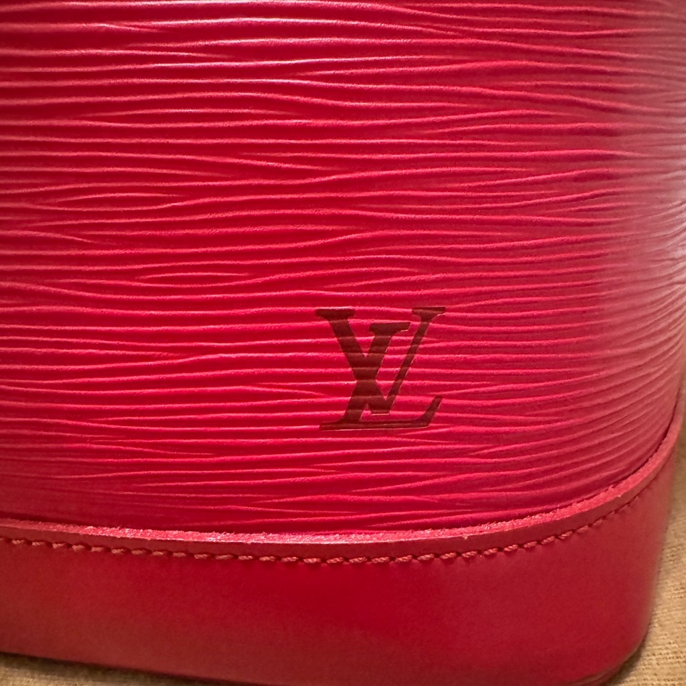 LOUIS VUITTON ALMA EPI LEATHER HANDBAG - Picture 6 of 9